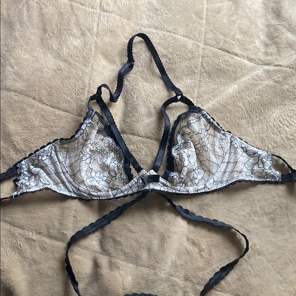 Victoria’s Secret Very Sexy halter lace bra